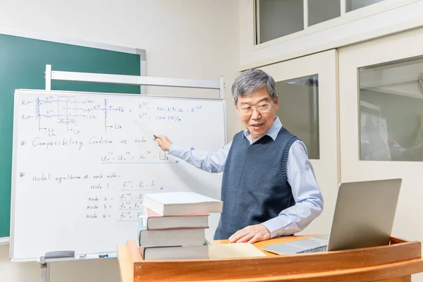 Asian Mature Male Professor Teach Engineering Online Laptop Classroom Graduate — Stock Photo, Image