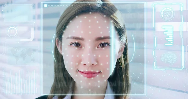 面部识别技术概念 亚洲商业女性慢动作对你微笑 — 图库照片