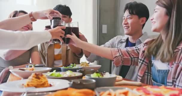 Friends toast juice in restaurant — Stock Video