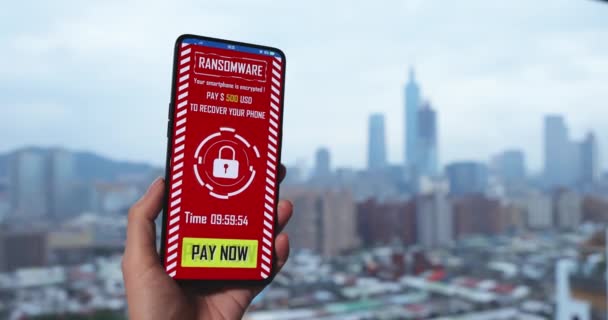 Pesan serangan ransomware di telepon — Stok Video