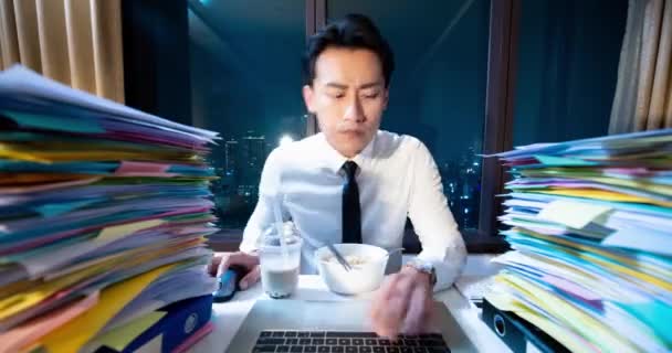 Timelapse businessman overtime work — Stock Video