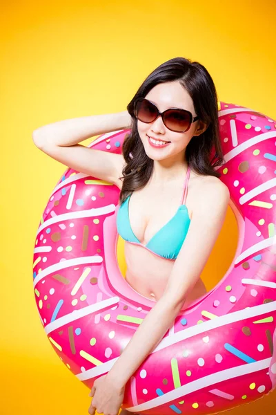 Excited Asian Woman Ready Travel Bikini Swimsuit Donut Swim Ring — Stock Photo, Image