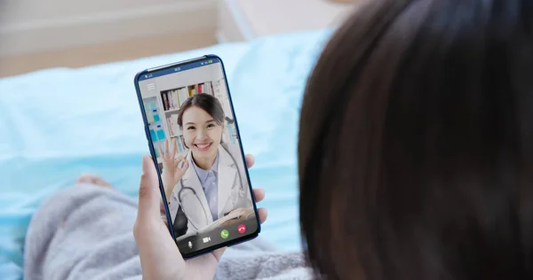 Telemedizin Konzept Rückansicht Einer Asiatischen Frau Hat Videochat Mit Ärztin — Stockfoto