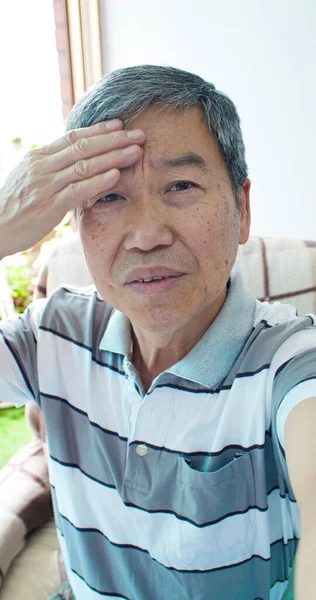 Telemedicine Concept Asian Elder Male Patient Describe His Health Condition — Stock Photo, Image