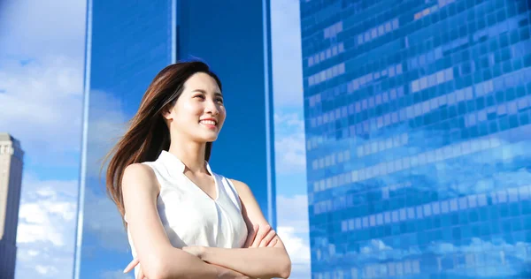 Asiática Exitosa Mujer Negocios Con Sonrisa Confiada —  Fotos de Stock