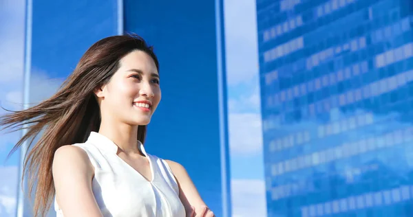 Asiática Exitosa Mujer Negocios Con Sonrisa Confiada —  Fotos de Stock