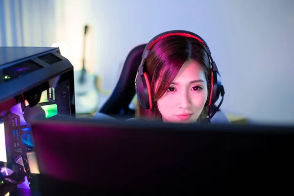 Nahaufnahme Von Young Asian Pro Gamer Girl Die Hause Einem — Stockfoto