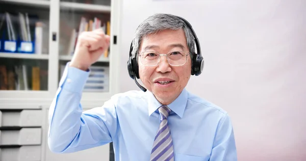 Konseptet Asiatisk Senior Forretningsmann Veldig Glad Snakke Planer Videomøte Med – stockfoto