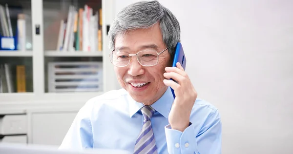 Smiling Asian Senior Business Man Speak Smartphone Discuss His Work — Stock Photo, Image