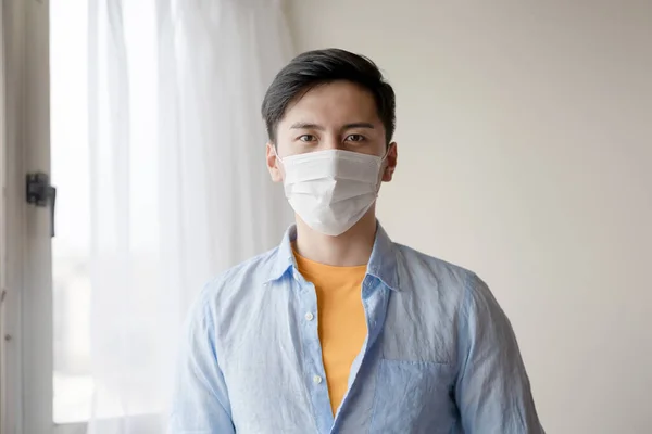 Asiático Joven Usando Mascarilla Estancia Aislamiento Casa Para Auto Cuarentena — Foto de Stock