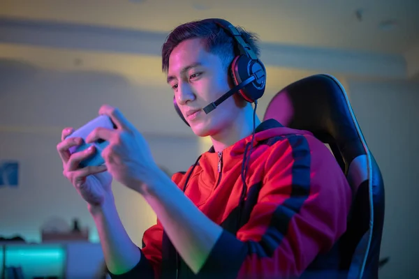 Asiaten Haben Livestream Und Spielen Handyspiel Hause Auf Dem Smartphone — Stockfoto