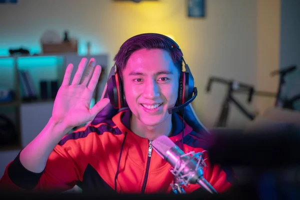 Jóvenes Asiáticos Pro Gamer Tienen Transmisión Vivo Saludar Los Fans —  Fotos de Stock
