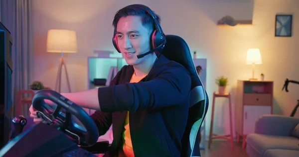 Young Asian Pro Gamer Man Play Car Racing Online Video – stockfoto