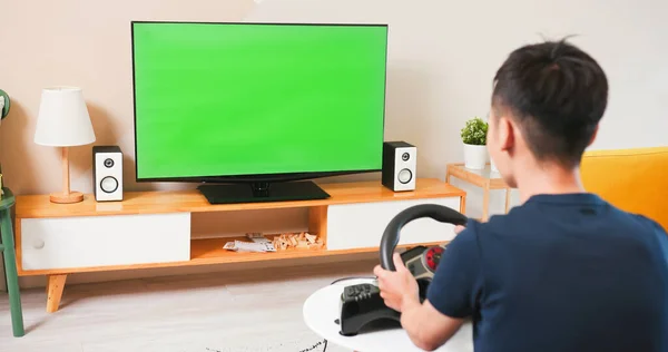 Aasialainen Gamer Poika Istuu Sohvalla Pelaa Ajopeli Vihreä Chroma Keskeinen — kuvapankkivalokuva