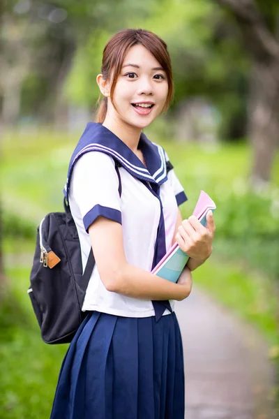 Asiática Estudiante Secundaria Sonrisa Usted Campus —  Fotos de Stock