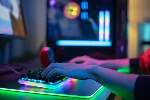 Rgb Klavyeli Profesyonel Siber Oyun Oyununu Kapat — Stok fotoğraf