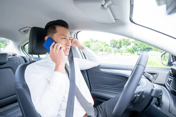 Business Asian Man Speak Phone Car — Stockfoto