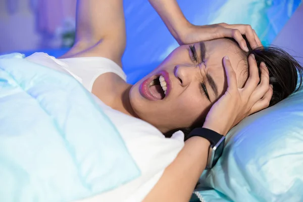 Asian Woman Suffered Insomnia Night — Fotografia de Stock