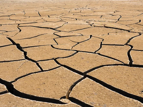 地上の亀裂干ばつ危機環境の背景 地球温暖化の影響 — ストック写真