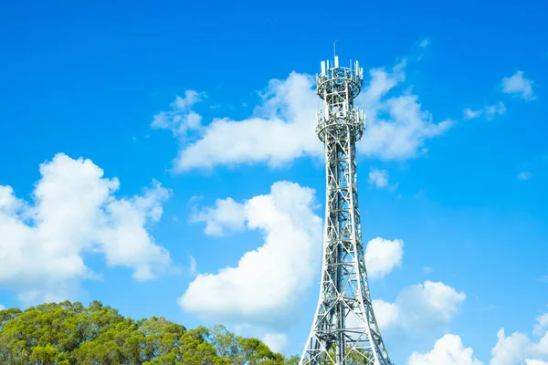 Vista Perto Uma Torre Comunicações Estação Base Móvel — Fotografia de Stock