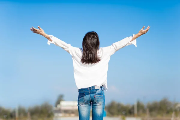 Atrás Vista Asiático Joven Mujer Animando Abierto Brazos Con Azul —  Fotos de Stock