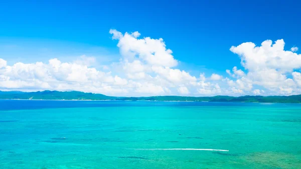 海による空と太陽の光の美しい景色 — ストック写真