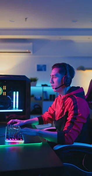 Young Asian Handsome Pro Gamer Plays Online Cyber Sport Game — Stock Photo, Image