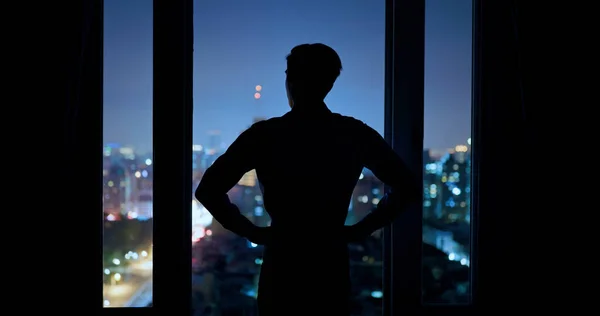 Exitoso Asiático Joven Hombre Negocios Mirando Por Las Ventanas Con — Foto de Stock