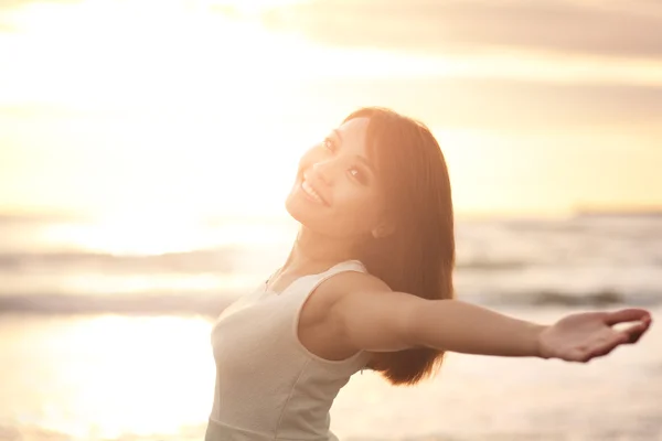 Sorriso Mulher livre e feliz — Fotografia de Stock