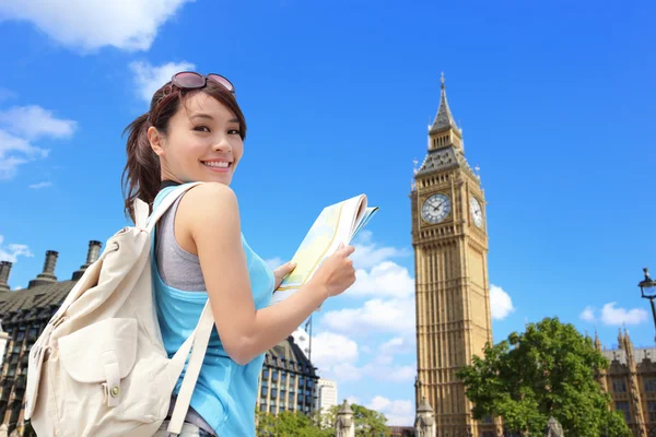 Happy woman traveling in London — Stock Photo, Image
