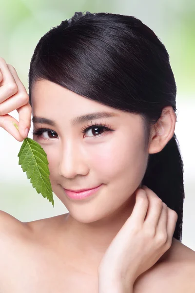 Skin care and organic cosmetics — Stock Photo, Image