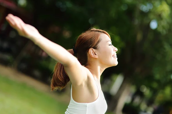 Mujer despreocupada y libre — Foto de Stock