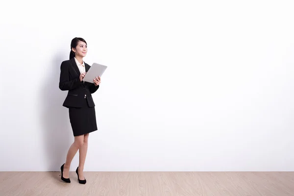 Business Woman using tablet pc — Stock Photo, Image