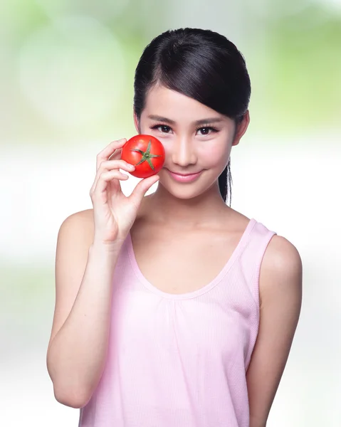 Muchacha mostrar tomate con sonrisa cara — Foto de Stock