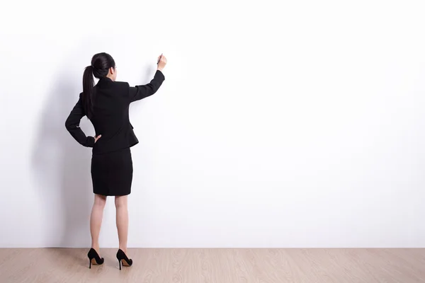 Mujer de negocios escribiendo — Foto de Stock