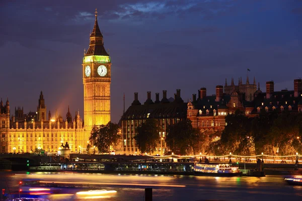 Big Ben und verschwommene Schiffe — Stockfoto