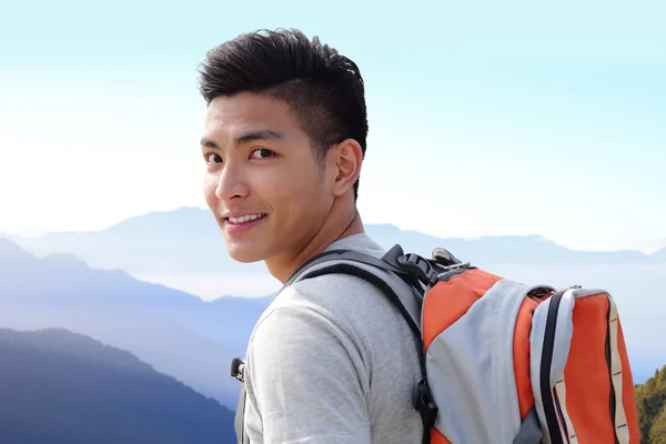 Man  hiking  with backpack — Stock Photo, Image