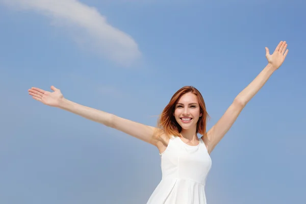 Woman enjoying nature — Stock Photo, Image