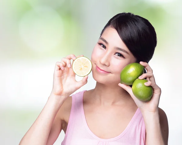 Girl showing lemons — Stock Photo, Image