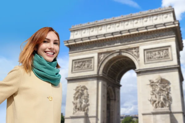 Mujer feliz de pie — Foto de Stock