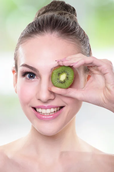 Kiwi ist gut für die Gesundheit — Stockfoto