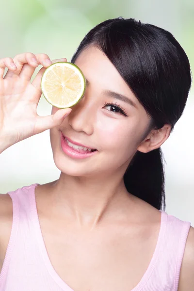 Girl showing lemon — Stock Photo, Image