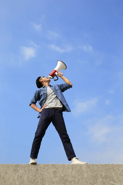 Young man shouting — Stock Photo, Image