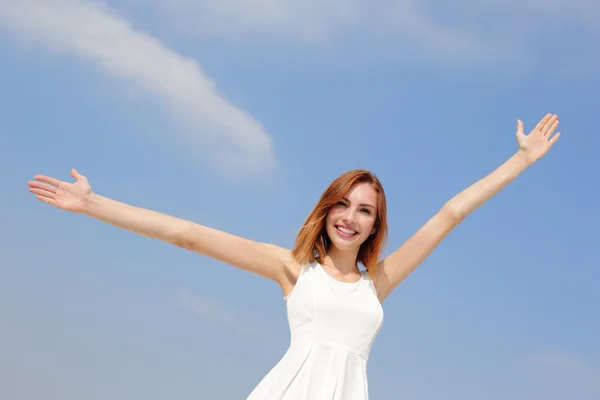 Woman smiling outdoors — Stock Photo, Image