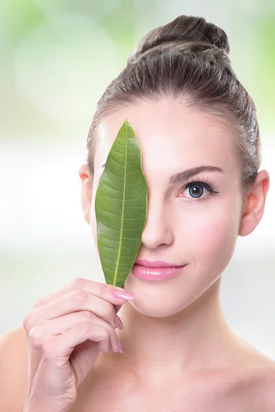 Woman holding green leaf — Stock Photo, Image