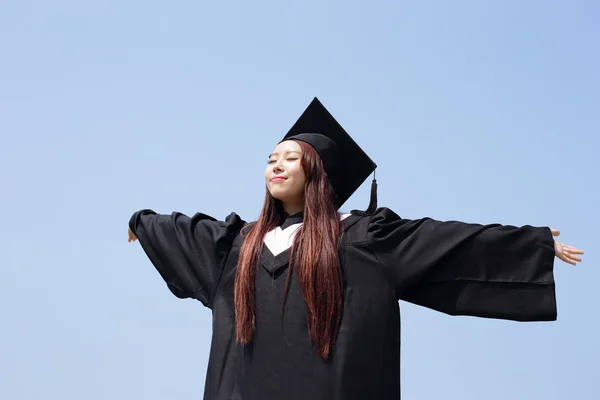 Estudante com as mãos estendidas — Fotografia de Stock