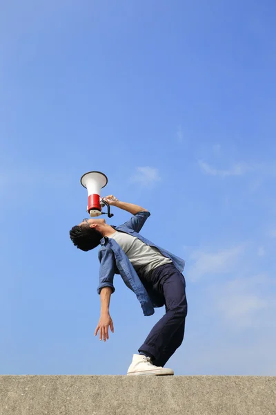 Jovem gritando — Fotografia de Stock