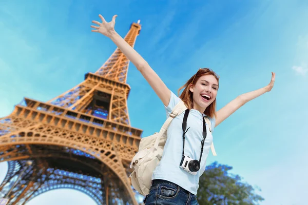 Mujer posando en París —  Fotos de Stock