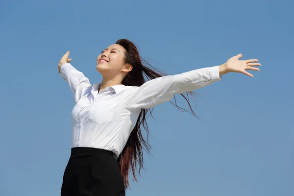 Business woman with her arms up — Stock Photo, Image