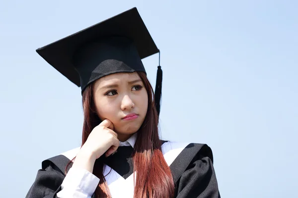 Estudiante graduado infeliz posando — Foto de Stock